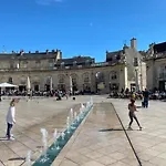 Magnifique Appartement Au Centre Ville Avec Parking Prive Et Gratuit Le Jardin Des Plantes